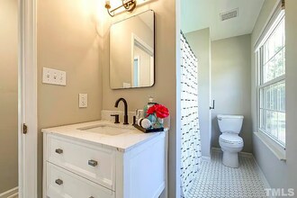 2409 Village Grove Rd in Raleigh, NC - Foto de edificio - Building Photo