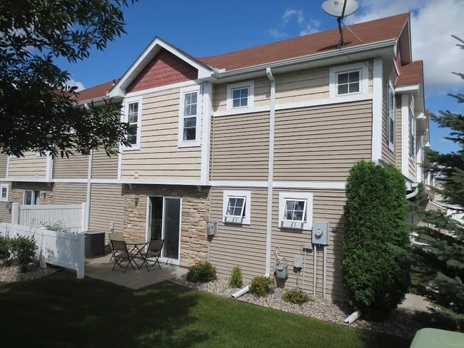 15383 60th Ave N in Minneapolis, MN - Foto de edificio - Building Photo