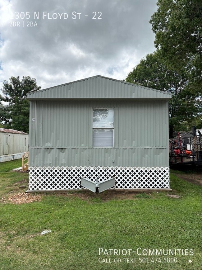 property at 1305 N Floyd St