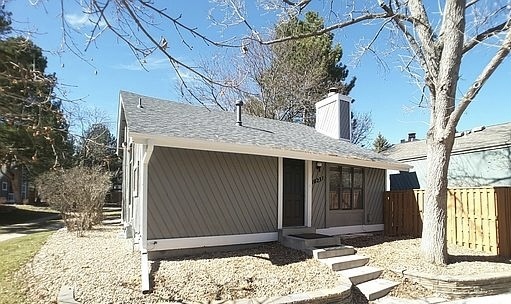 10231 E Peakview Ave in Englewood, CO - Building Photo