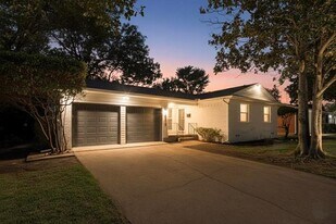 10833 Palace Way in Dallas, TX - Building Photo