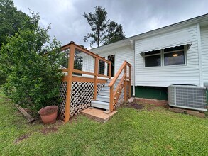 105 N Lake Dr in Lagrange, GA - Building Photo - Building Photo