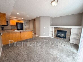 264 N Hedge Ln in Olathe, KS - Building Photo - Building Photo