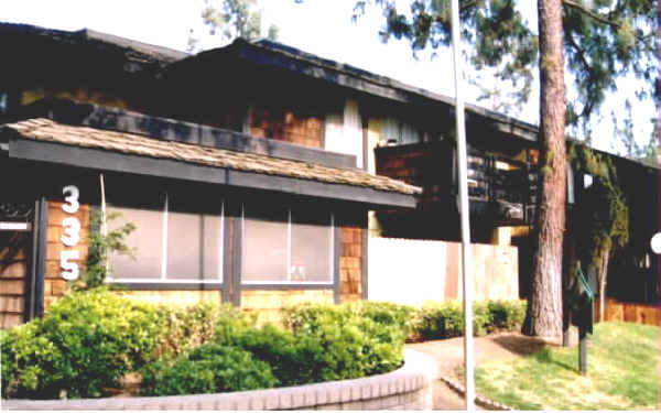Oak Brook Apartments in Fresno, CA - Foto de edificio - Building Photo