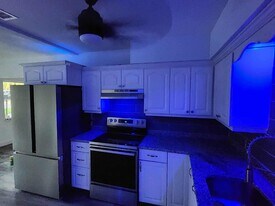 3107 37th Ave W, Unit A in Bradenton, FL - Building Photo