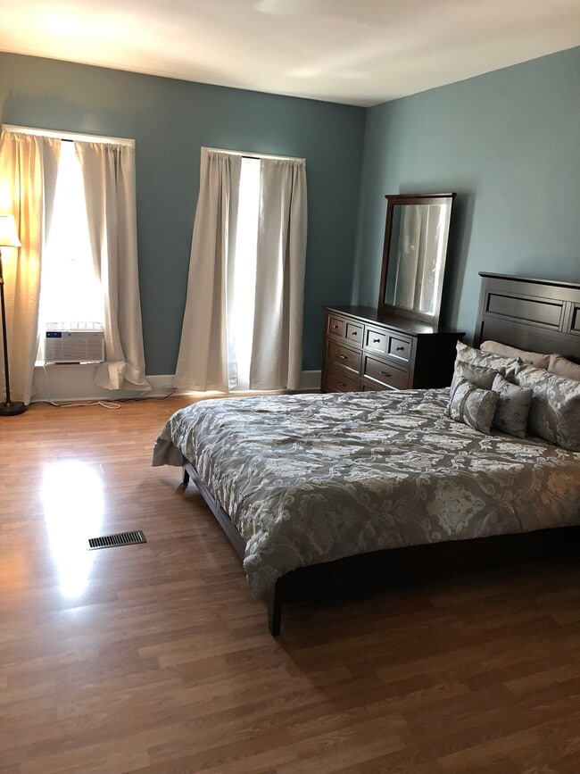 35 E Market St, Unit 201 in Danville, PA - Foto de edificio - Building Photo
