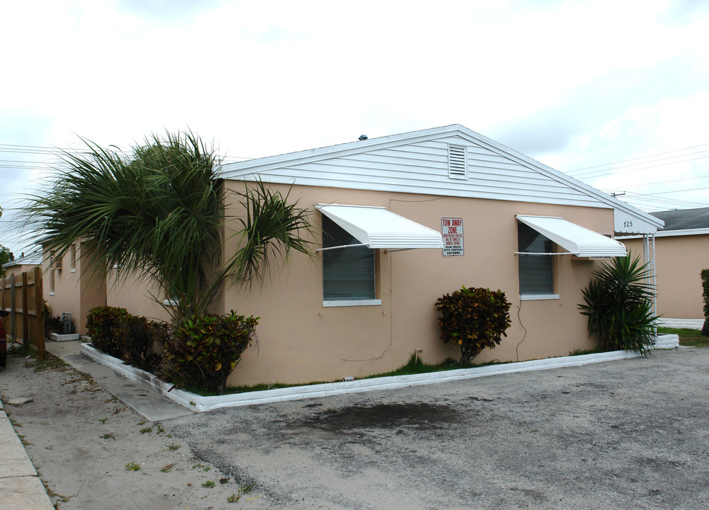 731 N H St in Lake Worth, FL - Foto de edificio