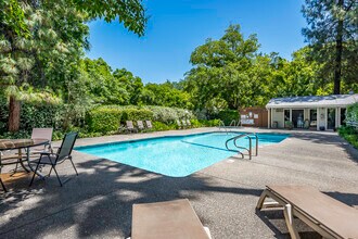Le Tournesol in Davis, CA - Foto de edificio - Building Photo