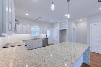 1001 S Kilbourne Rd in Columbia, SC - Building Photo - Building Photo