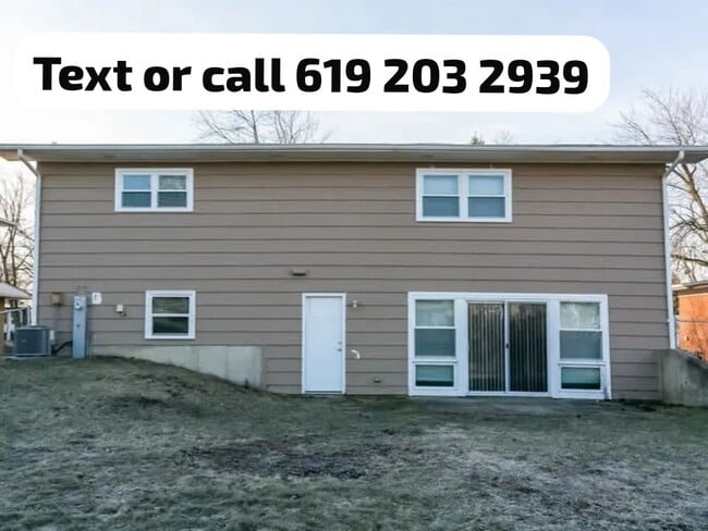 property at 815 W Manor Ct