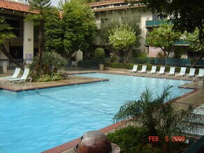 5460 White Oak Ave, Unit K208 in Encino, CA - Foto de edificio - Building Photo