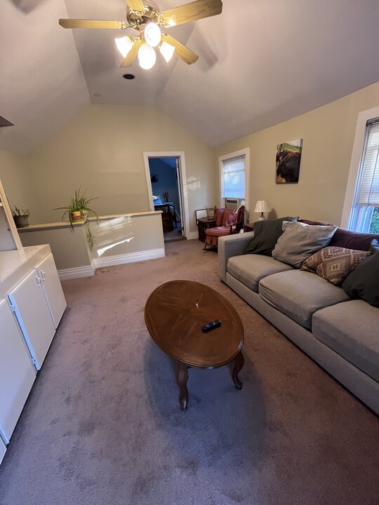 42 Bokum Rd, Unit In-Law Apartment in Chester, CT - Building Photo