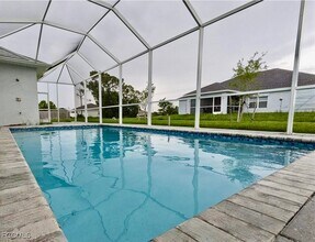 3027 SW 16th Pl in Cape Coral, FL - Foto de edificio - Building Photo