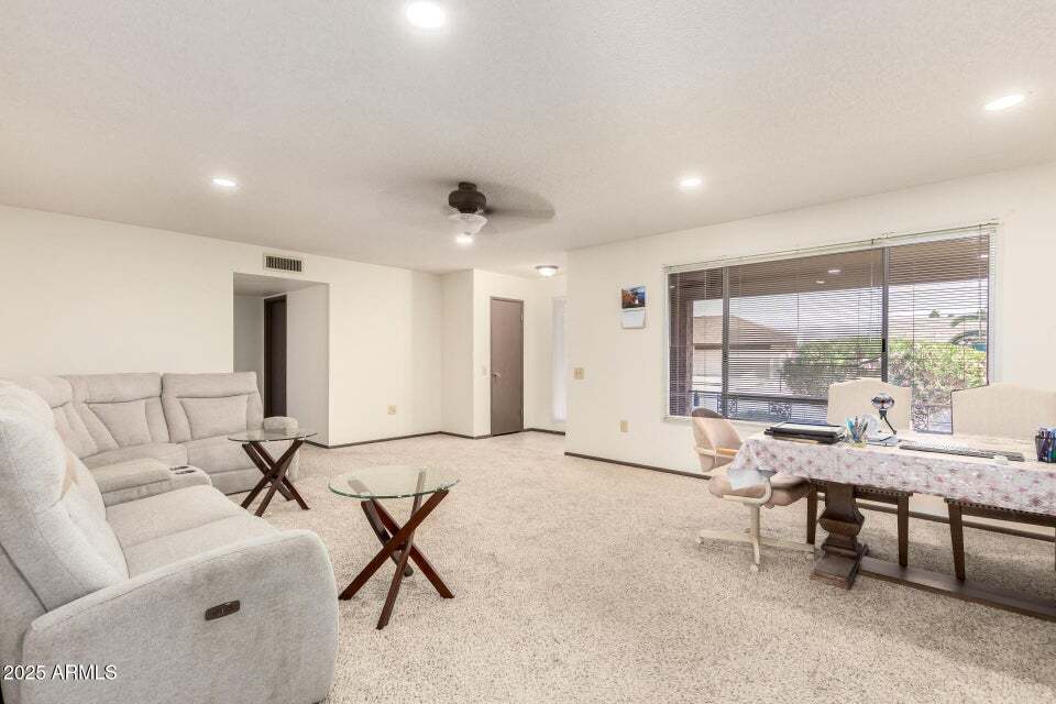 12730 W Allegro Dr in Sun City West, AZ - Foto de edificio