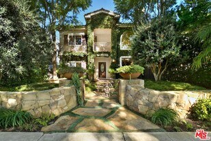 12207 Cantura St in Los Angeles, CA - Building Photo