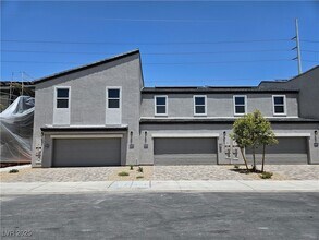 6722 The Avenue N in Las Vegas, NV - Building Photo - Building Photo