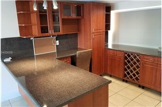 6865 Bay Dr-Unit -13 in Miami Beach, FL - Building Photo - Building Photo