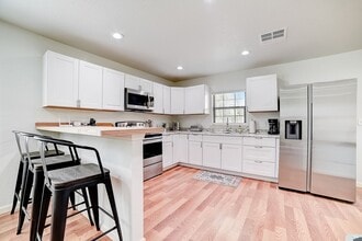 1374 Forest View Dr-Unit -Cabin 4 in Blanco, TX - Building Photo - Building Photo