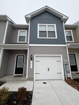 71 Bloomsbury St in Falling Waters, WV - Building Photo