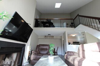 1016 Aspen Dr in Plainsboro, NJ - Foto de edificio - Building Photo