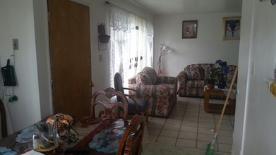 2630 Strathmore Ave in Rosemead, CA - Foto de edificio - Interior Photo