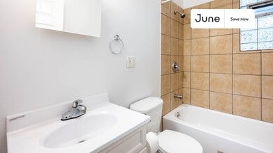 1945 W Cermak Rd in Chicago, IL - Foto de edificio - Building Photo