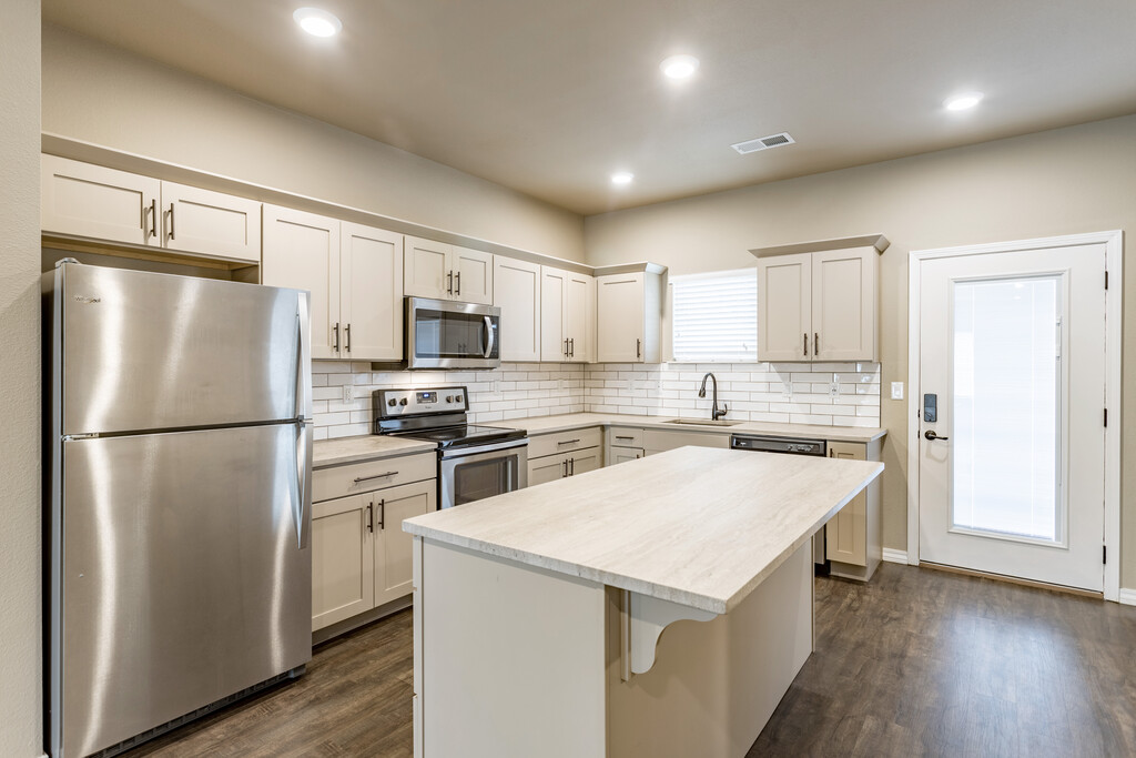 Verandas Apartments in Springfield, MO | ApartmentHomeLiving.com