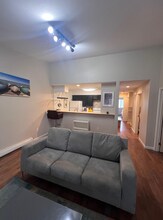 1881 E Tudor Rd, Unit #E-302 in Anchorage, AK - Foto de edificio - Building Photo
