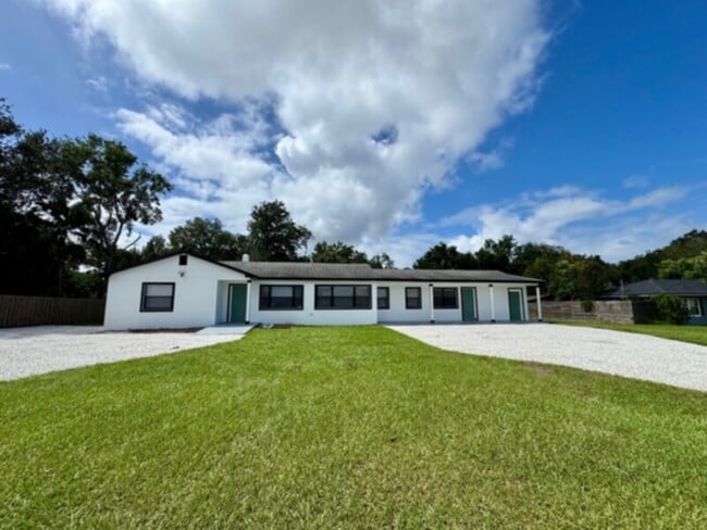 581 N Central Ave in Oviedo, FL - Building Photo - Building Photo