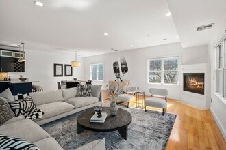 345 W Broadway in Boston, MA - Building Photo - Building Photo