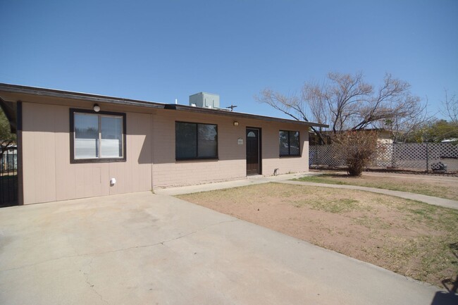 3661 E Sylvane St in Tucson, AZ - Building Photo - Building Photo