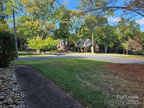 10443 Sardis Oaks Rd in Charlotte, NC - Foto de edificio - Building Photo