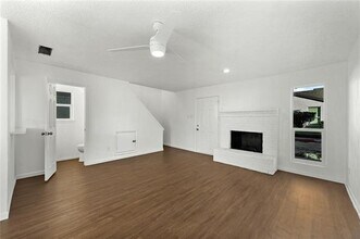 9524 Military Pkwy in Dallas, TX - Foto de edificio - Building Photo