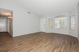 16215 S Beth Ln in Chandler, AZ - Foto de edificio - Building Photo