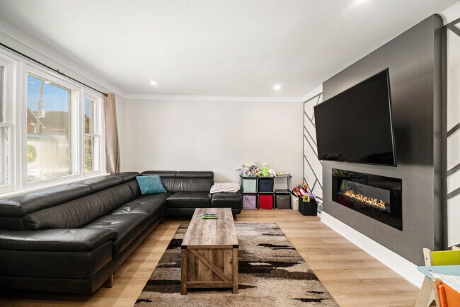 13 Pinehurst Av in Ottawa, ON - Building Photo - Building Photo