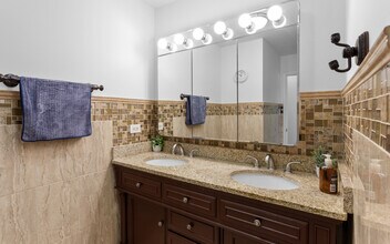 7618 Beckwith Rd in Morton Grove, IL - Foto de edificio - Building Photo