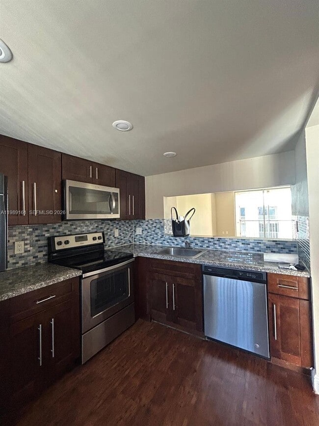 19741 SW 114th Ave in Miami, FL - Building Photo - Building Photo
