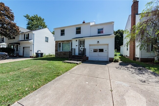 2207 Campus Rd in Beachwood, OH - Foto de edificio - Building Photo
