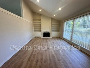 29476 Trailway Ln in Agoura Hills, CA - Building Photo - Building Photo