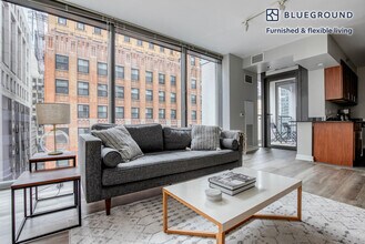 210 N Wells St in Chicago, IL - Building Photo - Building Photo