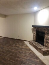 203 NE Greystone Dr in Lee's Summit, MO - Building Photo - Building Photo