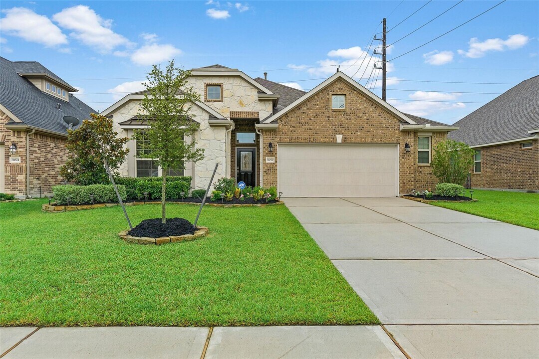 31070 Timber Bend Ln in Spring, TX - Building Photo