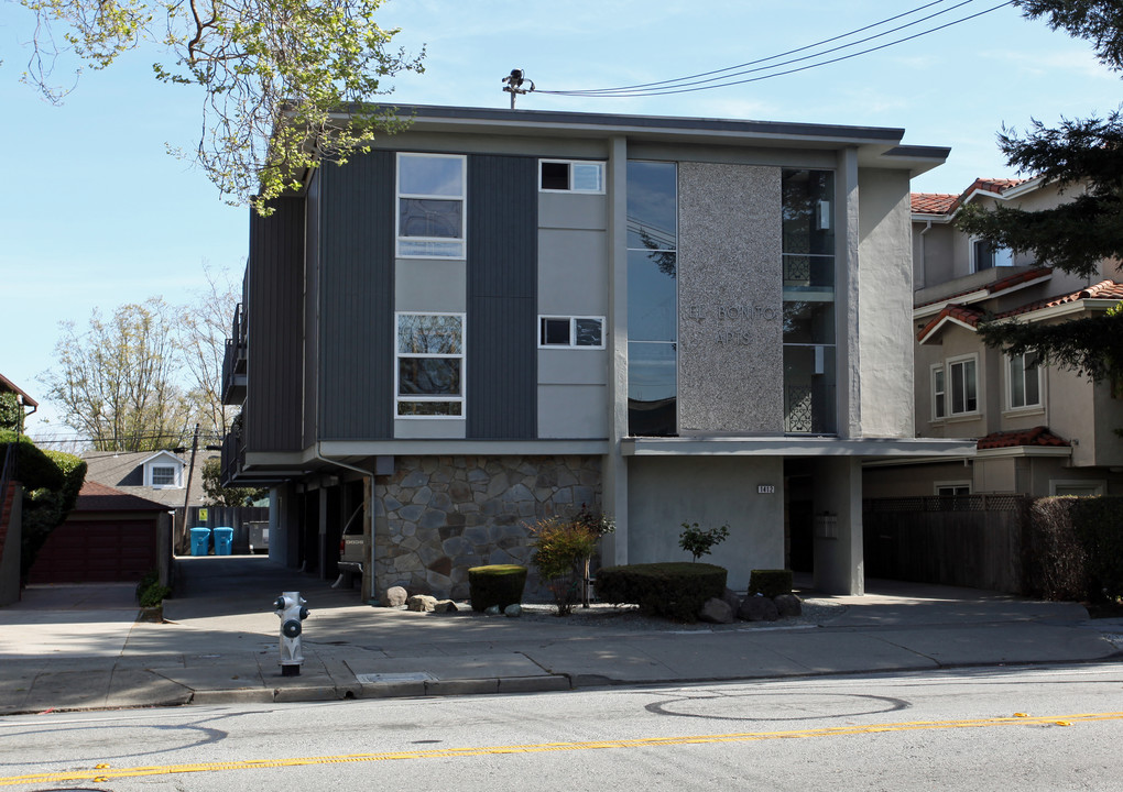 El Bonito Apartments in Burlingame, CA - Building Photo