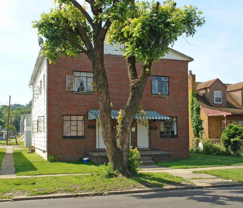 326 3rd Ave in South Charleston, WV - Building Photo