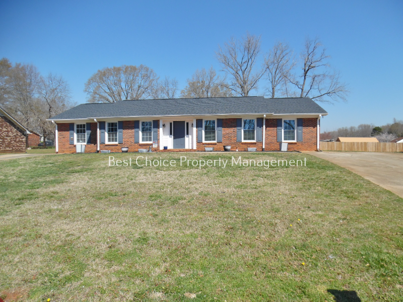 104 Colebrook St in Boiling Springs, SC - Building Photo