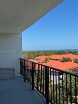 77 Crandon Blvd in Key Biscayne, FL - Building Photo