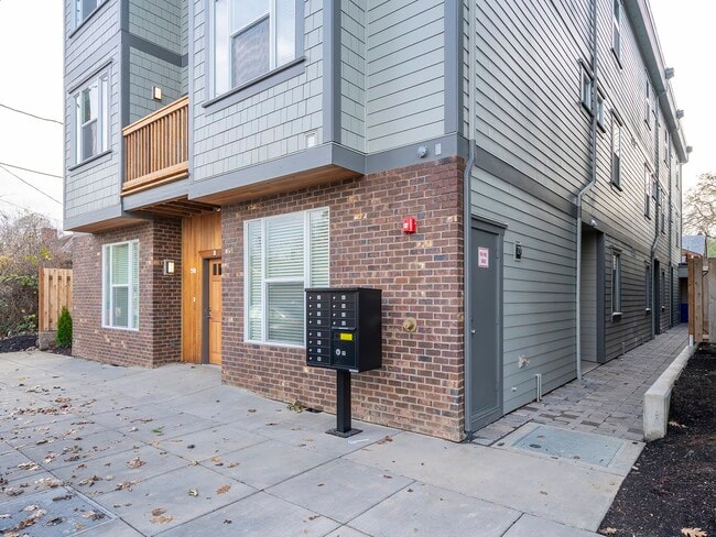 Stafford Apartments in Portland, OR - Foto de edificio - Building Photo