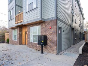 Stafford Apartments in Portland, OR - Foto de edificio - Building Photo