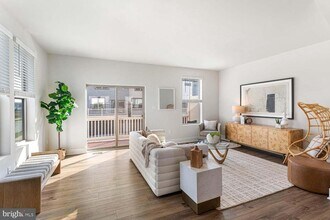 250 Monroe Ave in Frederick, MD - Building Photo - Building Photo