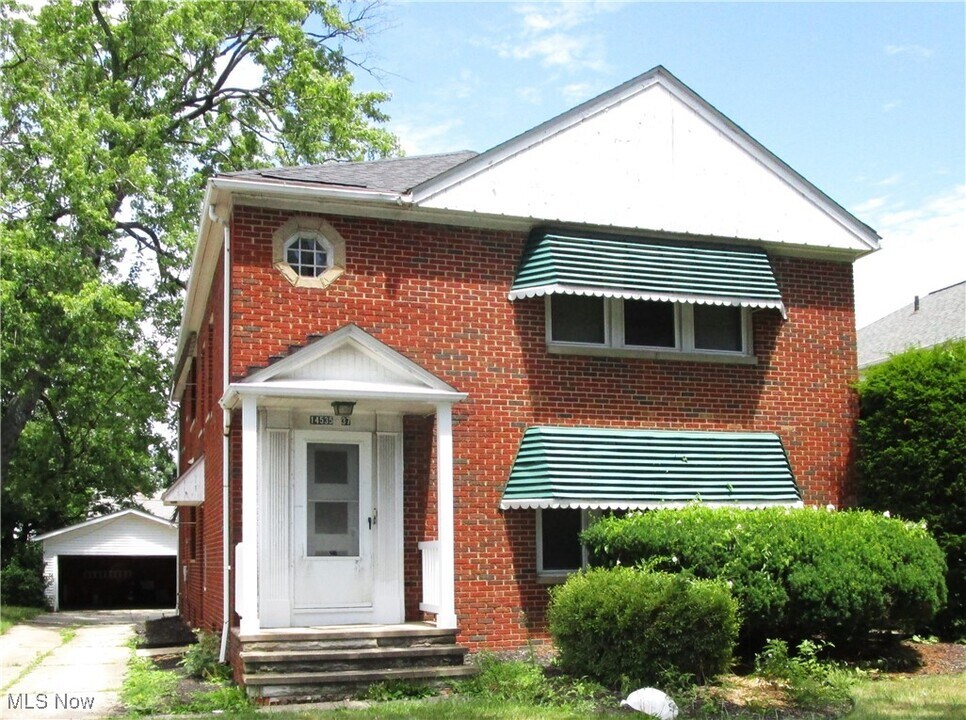 14535 Cedar Rd in Beachwood, OH - Building Photo